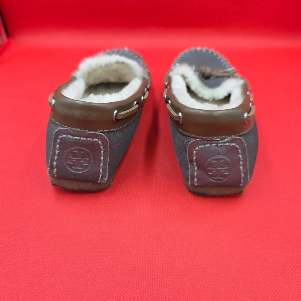 Tory Burch Silver Metallic Gray Fur Lined House Shoes Moccasin Slipper Size 6